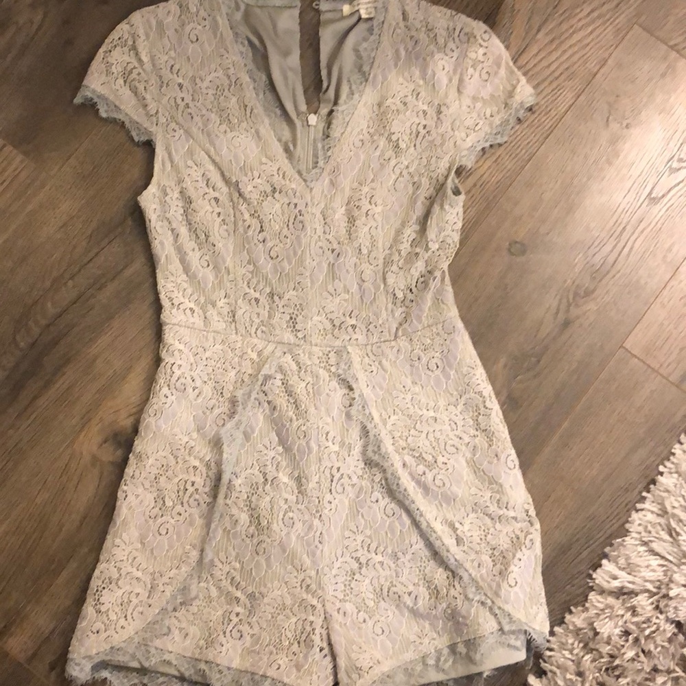 Beautiful light blue romper from Francesca’s size small